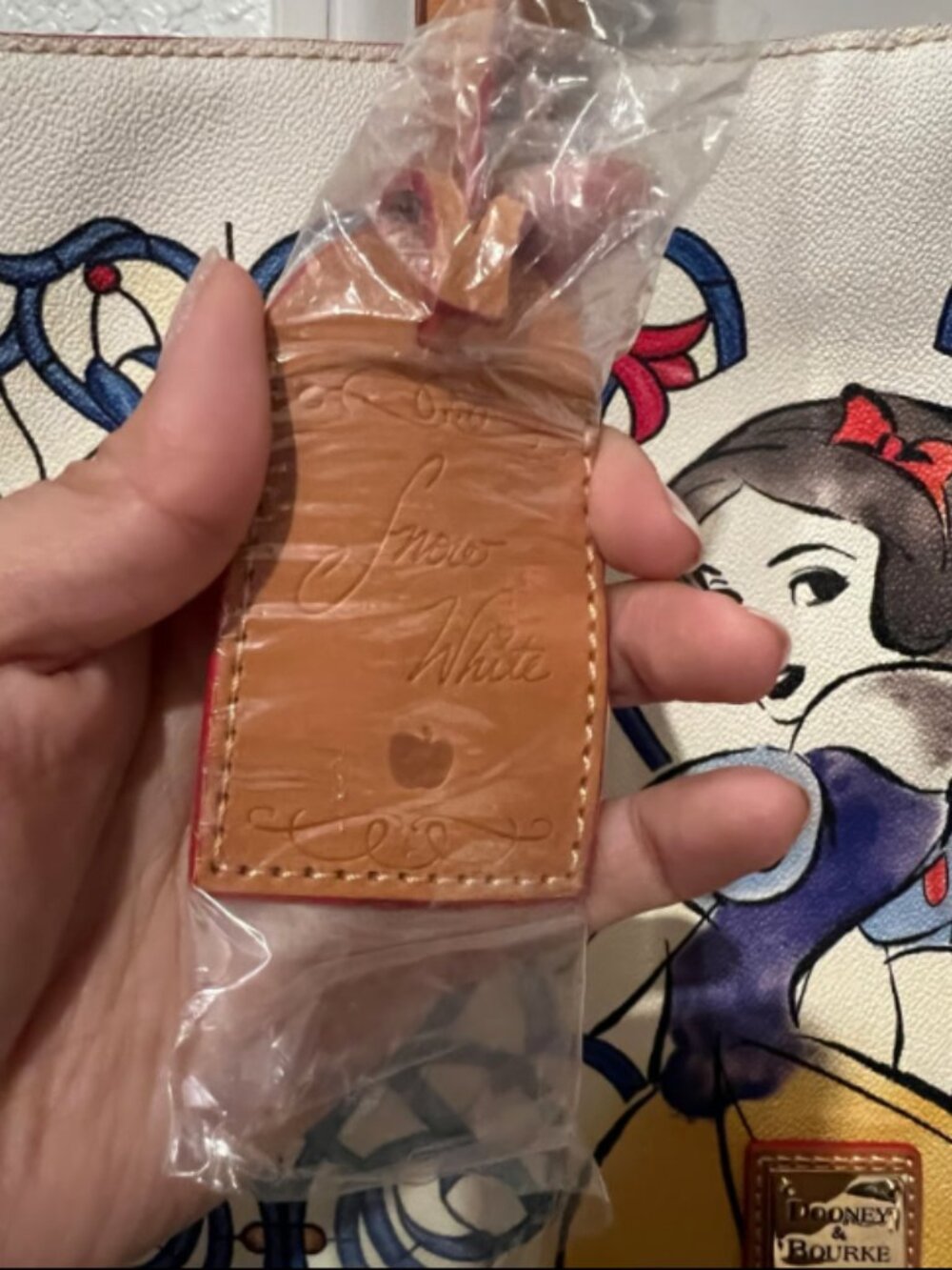 ***RARE- LIMITED EDITION*** Princess Snow White Dooney & Bourke Leather Tote - Picture 8 of 12